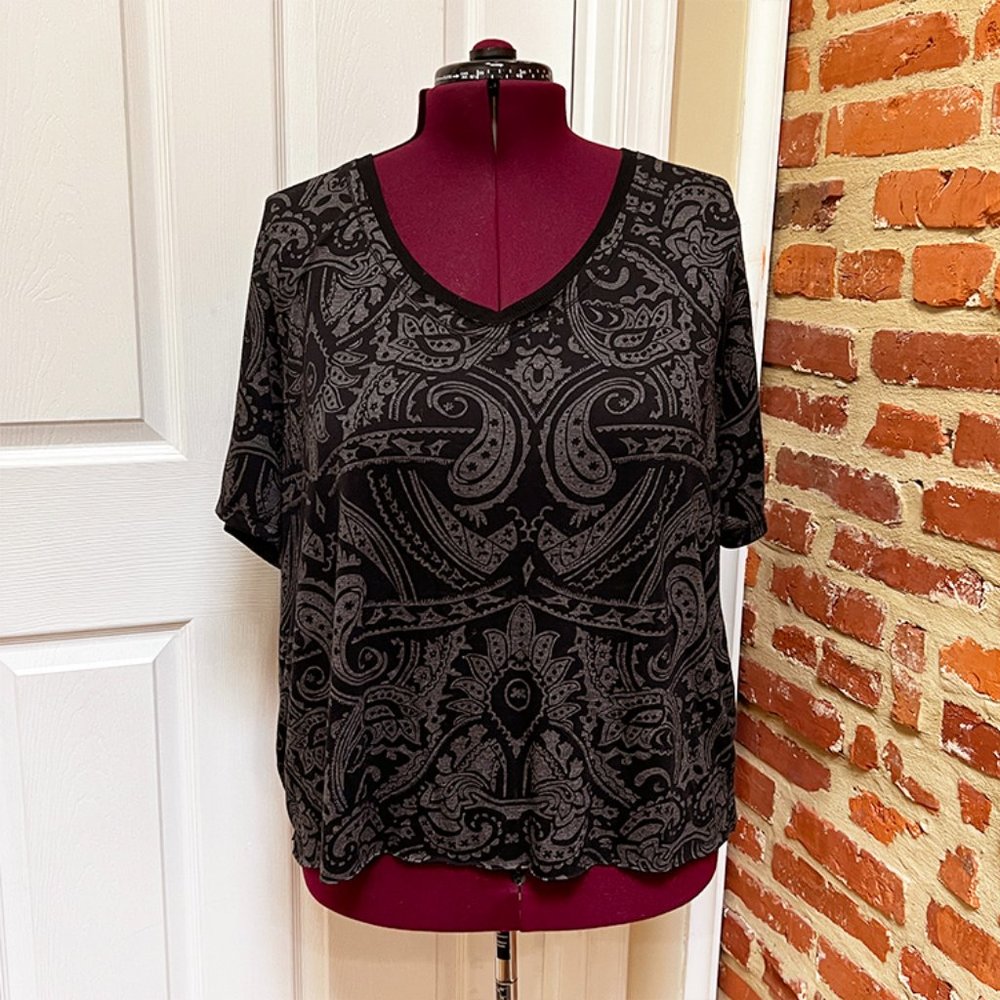 JMS Just My Size Black & Gray Burnout Paisley Print V-Neck T-Shirt